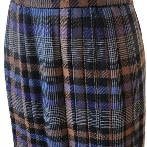 VALENTINO VINTAGE 80’s | Pleated Plaid Wool Skirt - Picture 4 of 11